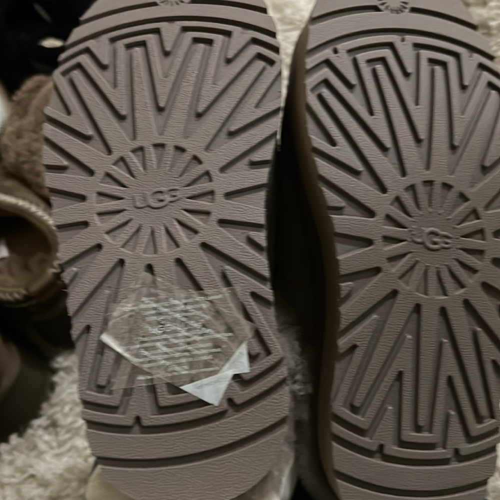 New without box Ugg alpine slippers size 6 - Picture 3 of 3